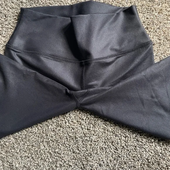🖤 ALO Yoga Leathered Leggings 🖤 - Picture 4 of 6